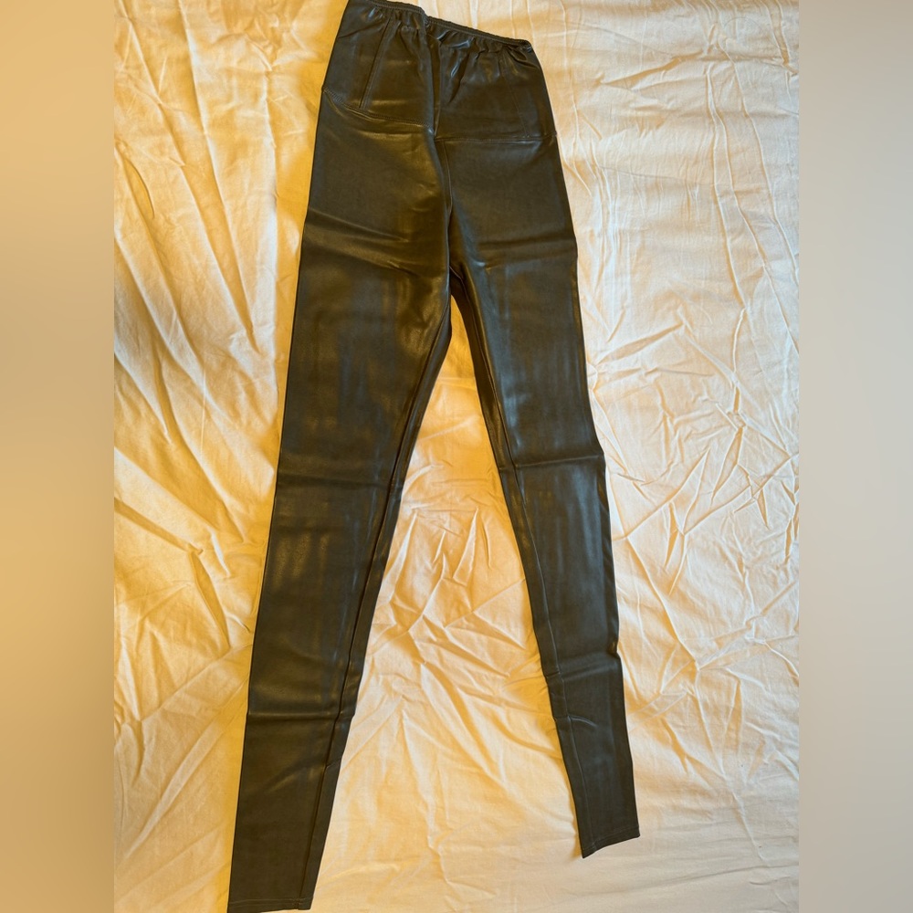 aritzia daria legging